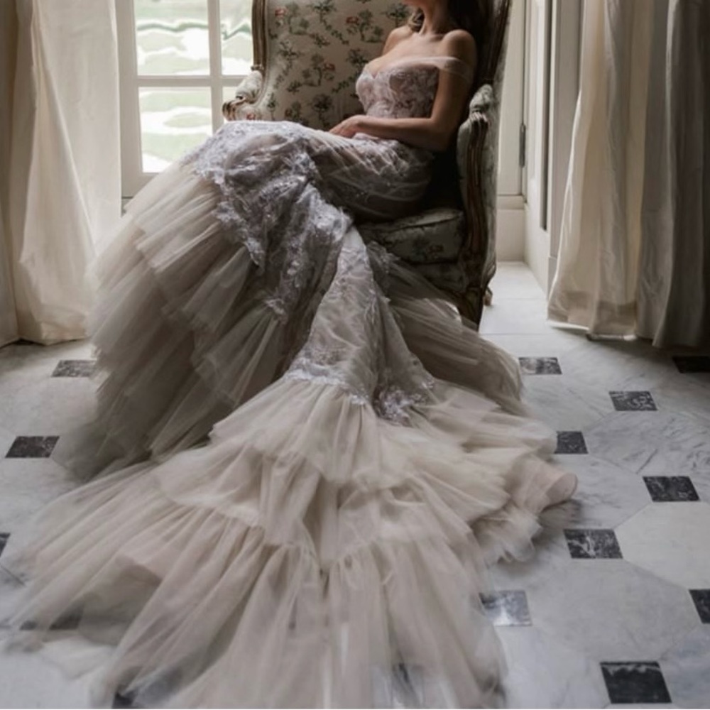 Elegant Lace Tulle Wedding Gown